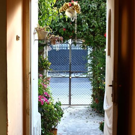 La Casa De La Gringa Bed & Breakfast Quito Exterior photo